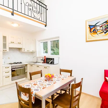 Apartman Sea View Chic: *