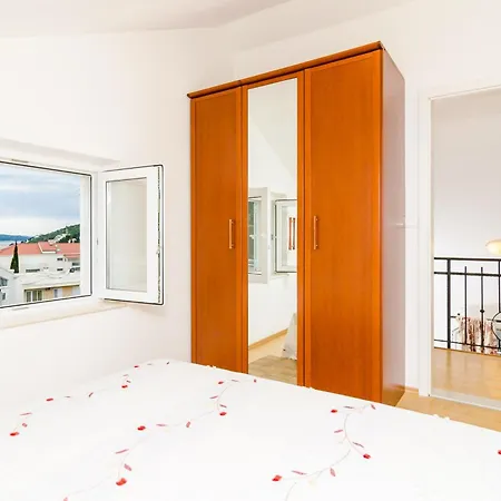 Sea View Chic: Apartman