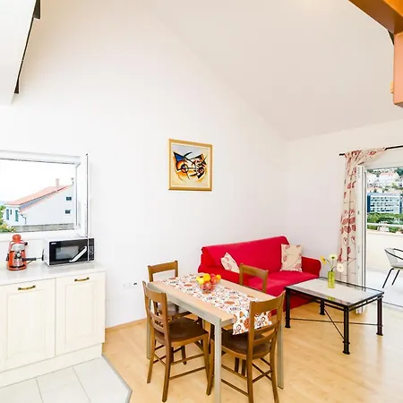 Sea View Chic: Apartman